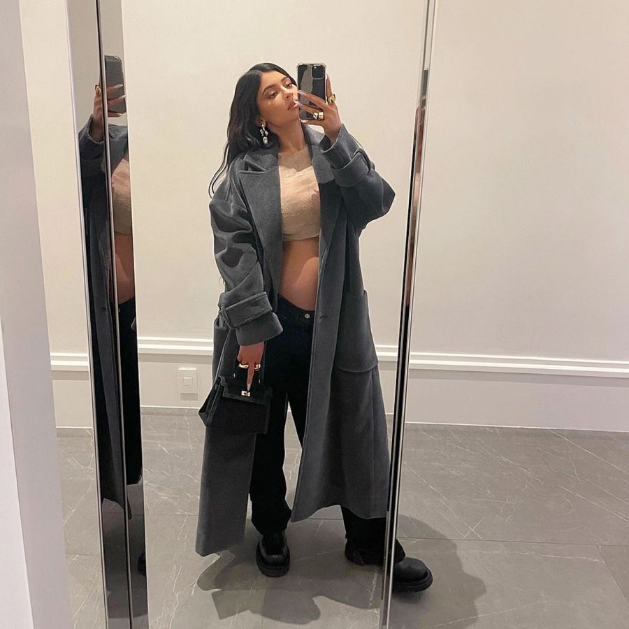 Pregnant-Kylie Jenner Puts Her Baby Bump Full Display Teeny Crop Top
