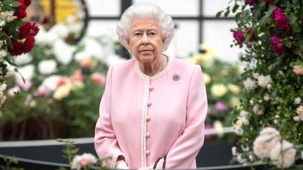 Queen Elizabeth II Honors 9/11 Victims As U.S. National Anthem Plays at Changing of the Guard