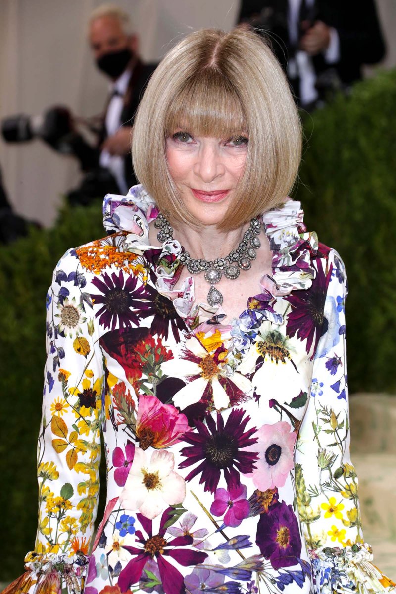 MET GALA 2021 Shes Here See Anna Wintours Jaw Dropping Met Gala Gown