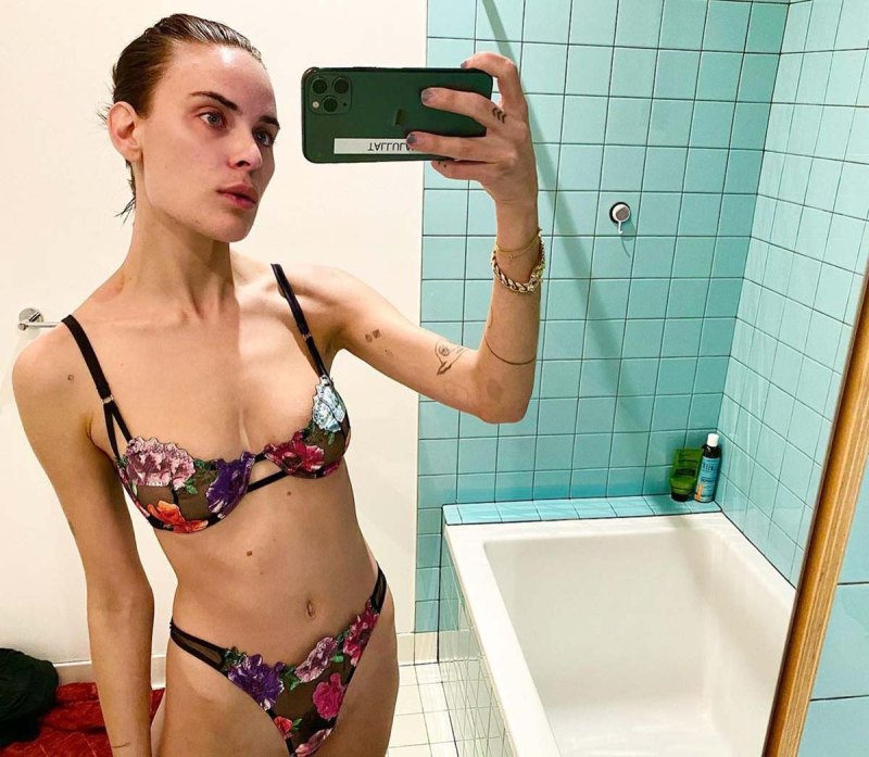 Tallulah Willis Puts Her Insane Body Display Lacy Floral Lingerie