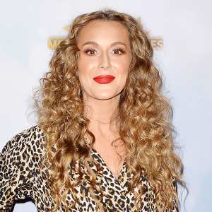 Alexa PenaVega Denies Slamming Bathroom Door on Son Kingston’s Finger