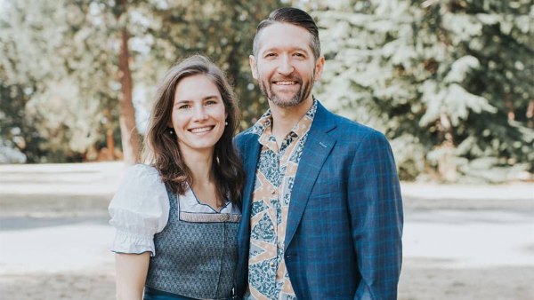 Amanda Knox Gives Birth Welcomes Rainbow Baby With Husband Christopher Robin