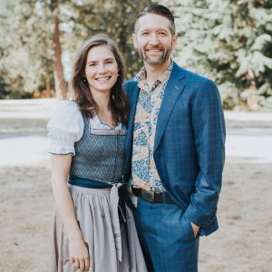 Amanda Knox Gives Birth Welcomes Rainbow Baby With Husband Christopher Robin