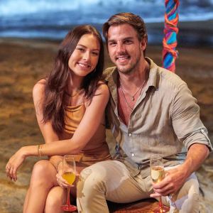 Bachelor in Paradise Noah Erb Drives His Car Into His House After Date With Abigail Heringer