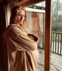 Celebrities Posing Nude While Pregnant: Maternity Pics