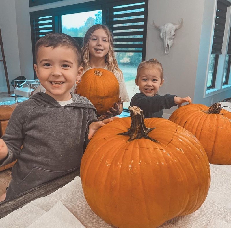 Carving Pumpkins! See Chelsea Houska's Kids’ Cutest Photos