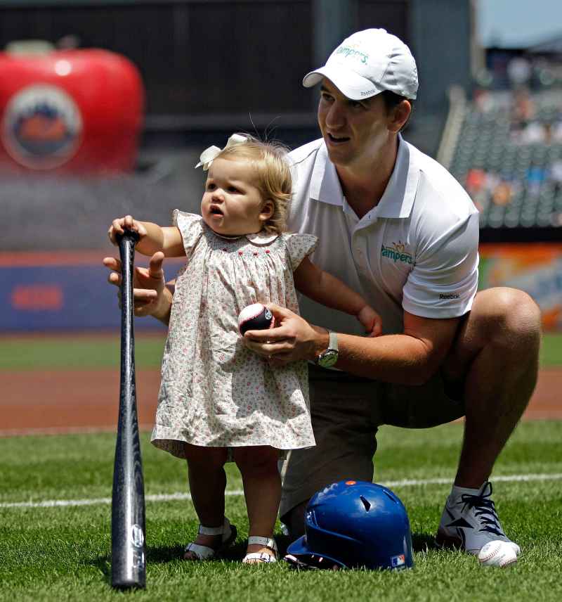Eli Manning 02 Eli Manning and Peyton Manning Sweetest Photos With Their Kids