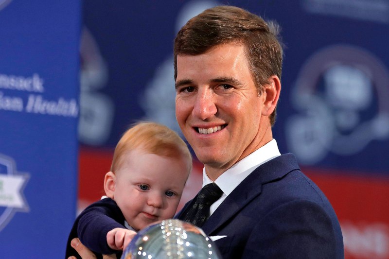 Eli Manning 04 Eli Manning and Peyton Manning Sweetest Photos With Their Kids