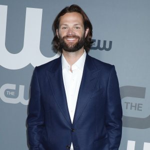 Jared Padalecki Joking Apologizes to Fans for His ‘Gilmore Girls’ Teenage Looks on the Show’s 21st Anniversary