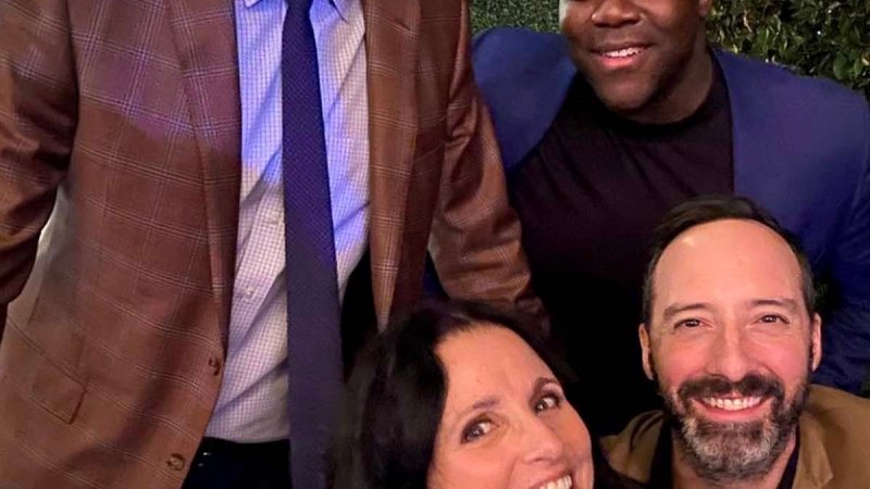 Julia Louis Dreyfus Hangs With Veeps Tony Hale More Awesome Costars 001