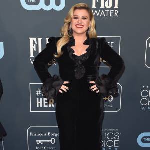 Kelly Clarkson Drops Another Breakup-Inspired Christmas Song Amid Brandon Blackstock Divorce