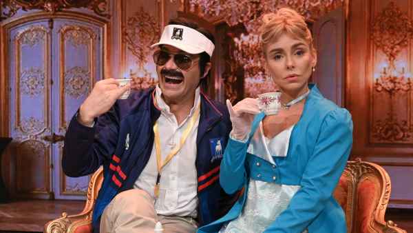 Kelly Ripa and Ryan Seacrest’s 2021 ‘Live’ Halloween Includes ‘Ted Lasso,’ ‘Bridgerton’ and ‘The Queen’s Gambit’