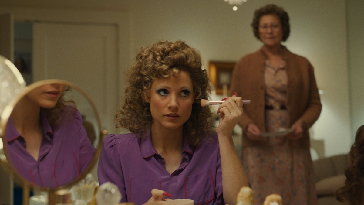 Key to the Character! Jessica Chastain’s Makeup in ‘The Eyes of Tammy Faye’ Had to Be as ‘Authentic as Possible