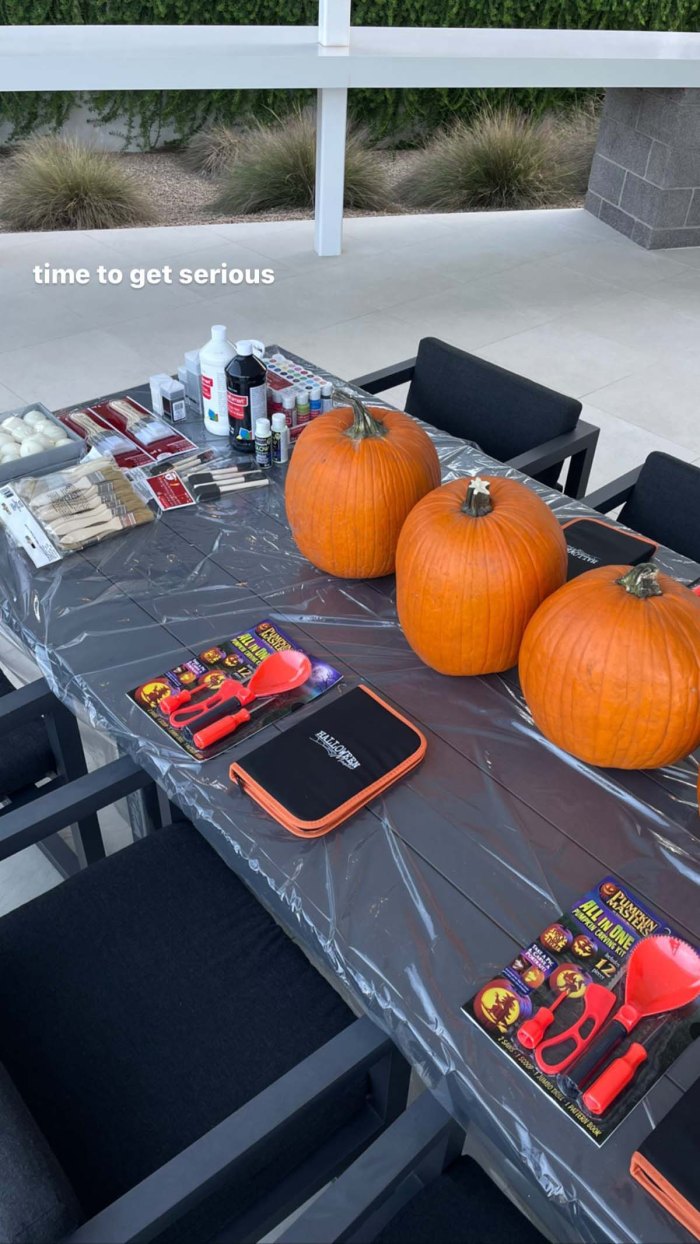 LOL Kendall Jenner Feel Attacked After Devin Bookers Pumpkin Carving Rule