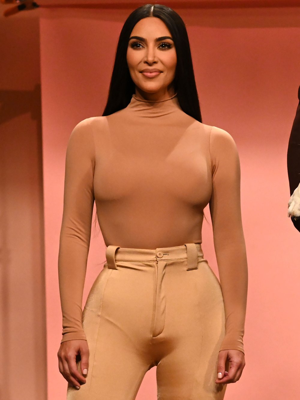SNL' Shares Kim Kardashian Rushing to Change Between Skits Clip