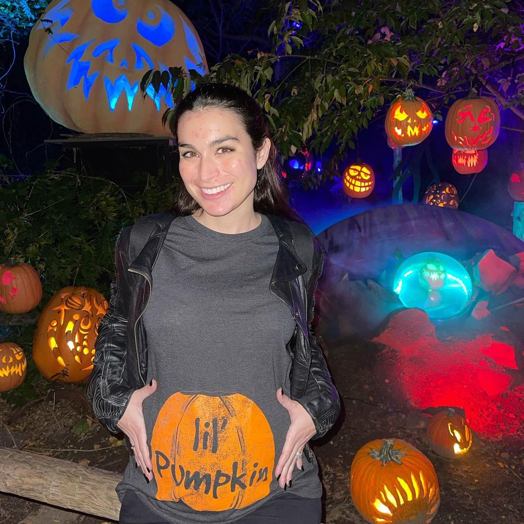 ‘Lil Pumpkin’! Bachelor's Ashley Iaconetti Shows Pregnancy Progress