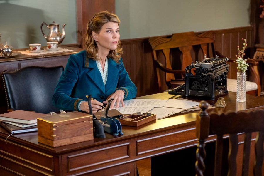 Lori Loughlin Returns TV Everything Know About Her When Hope Calls Comeback