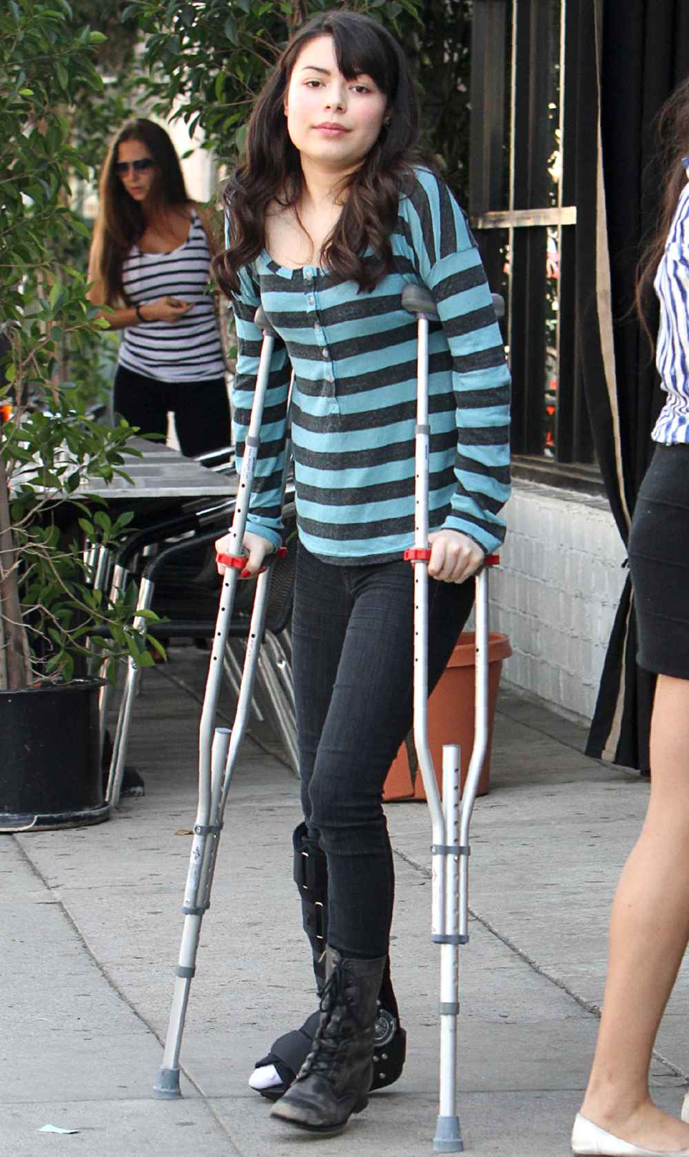 Miranda Cosgrove Once Had a 'Mystery' Hole in Her Leg After a 2011 Bus Crash Injury