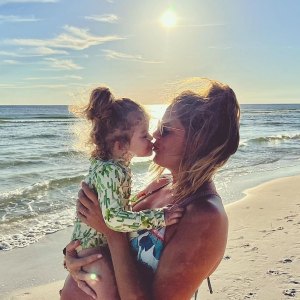 Pregnant Lauren Akins Poses in a Bikini Ahead of 4th Baby's Arrival