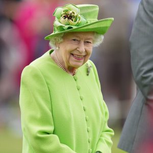 Queen Elizabeth II Returns Work After Hospitalization