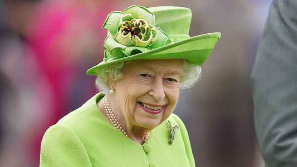 Queen Elizabeth II Returns Work After Hospitalization