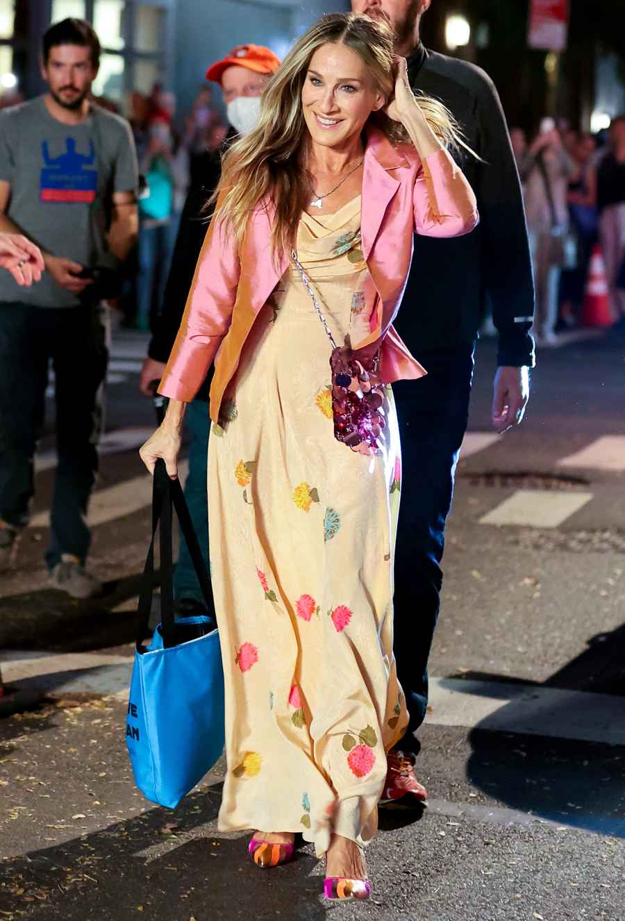 SJP Carries the Perfect Date Night Bag on ‘SATC’ Revival Set