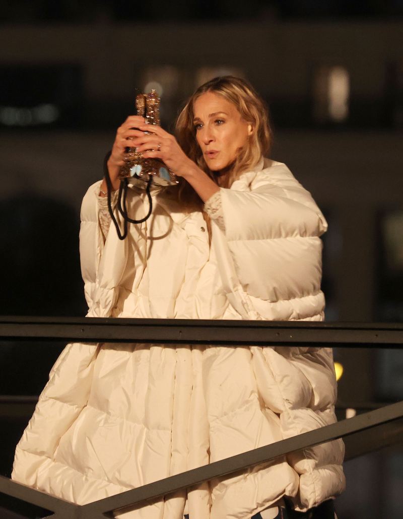 SJP Is Filming SATC Revival Paris Her Outfit Is Tres Chic