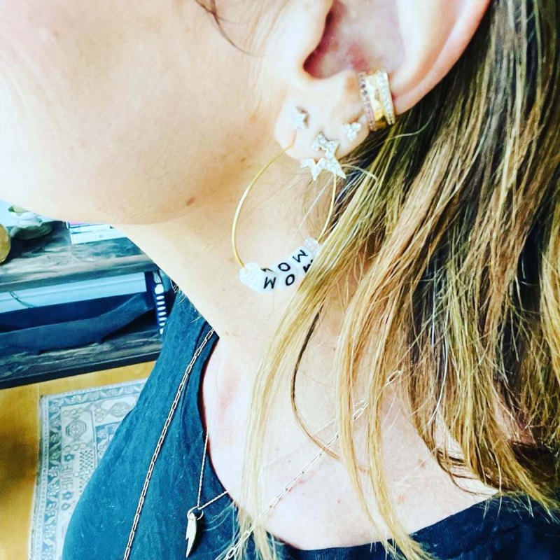 Savannah Guthries Daughter Vale Makes Her Sweetest Mom Earrings