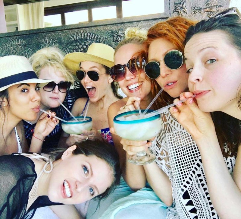 Aca Awesome Pitch Perfect Costars Sweetest Reunions Over Years