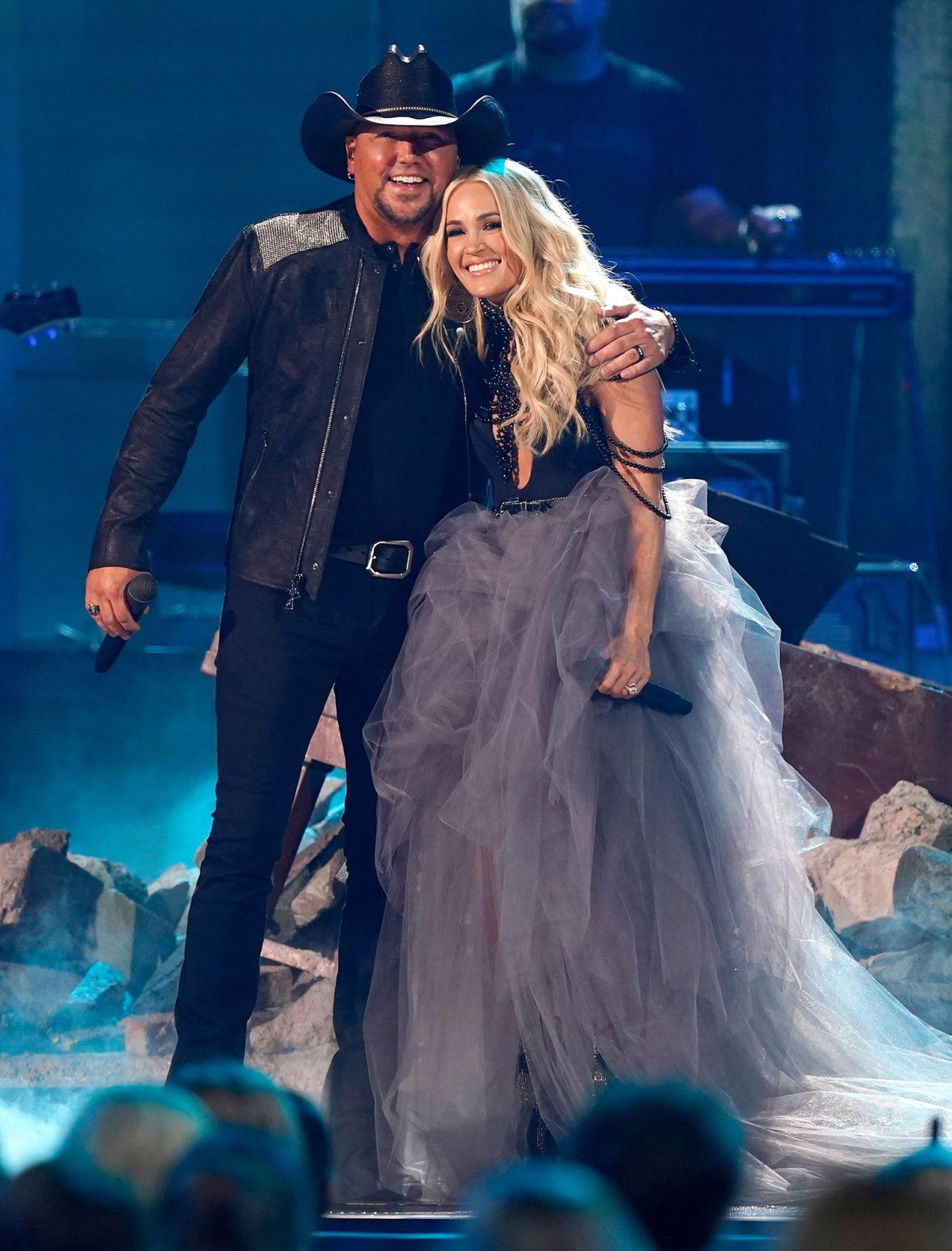 Duet! Carrie Underwood, Jason Aldean Perform at the CMAs News and Gossip