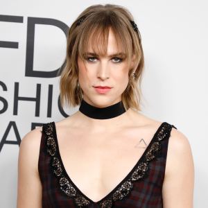 The Liner! Those Lips! Get the Breakdown on Tommy Dorfman’s Smoky 2021 CFDA Awards Glam