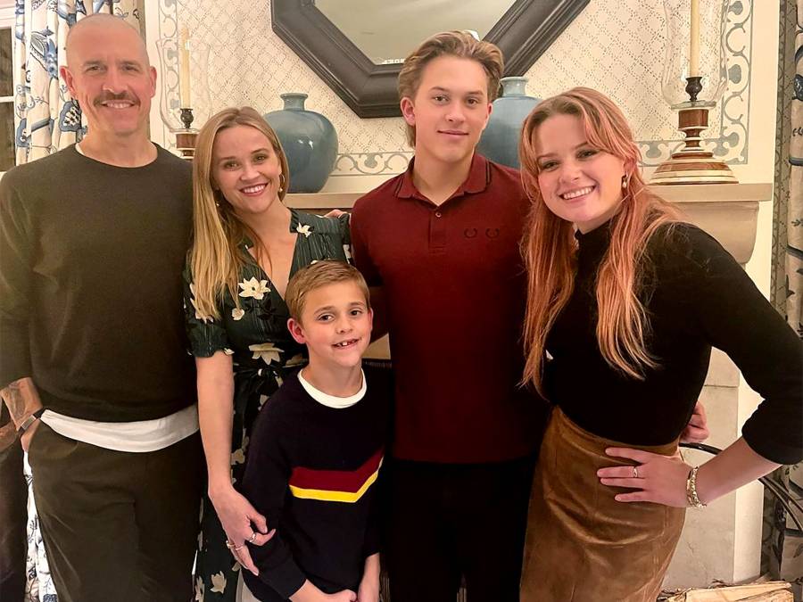 How Reese Witherspoon and More Stars Celebrated Thanksgiving 2021: Pics