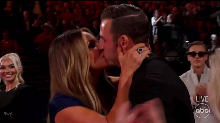 Its Official Carly Pearce Celebrates CMAs Win With Boyfriend Riley King