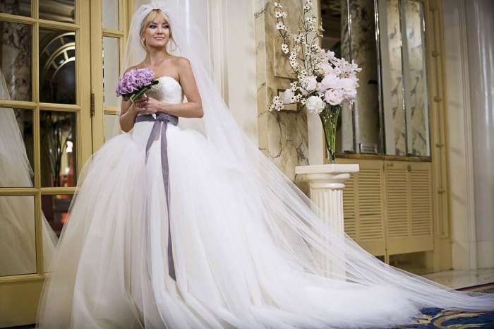 LOL Kate Hudson Jokes Wedding Planning Like Her Movie Bride Wars