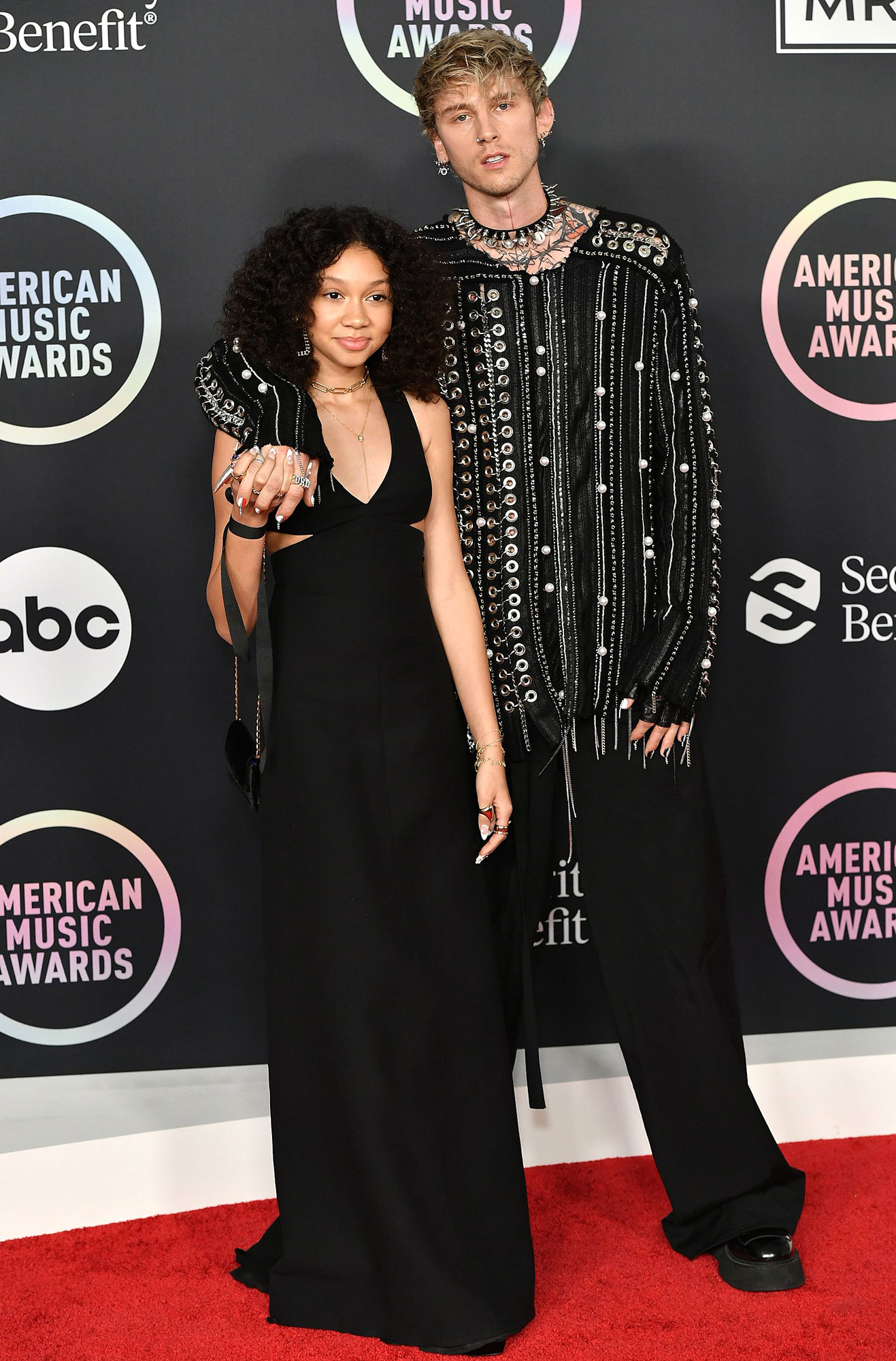 Machine Gun Kelly Says He Got Dressed in the AMAs Parking Lot