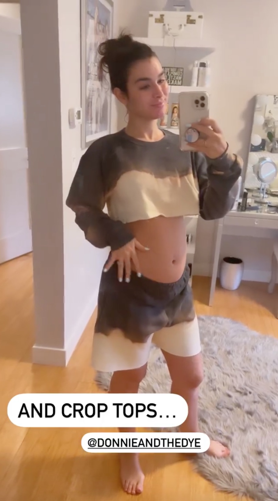 Pregnant Ashley Iaconetti's Baby Bump Photos New Clothes