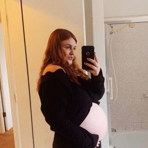 Pregnant Isabel Rock Shows Badge Honor Stretch Marks With Pride