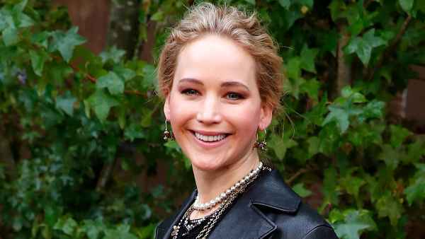 Pregnant Jennifer Lawrence Shows Baby Bump Progress: Video