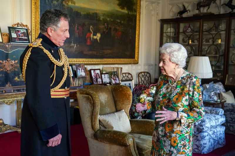 Queen Elizabeth II Returns to Royal Duties After Missing Remembrance Day Service 3