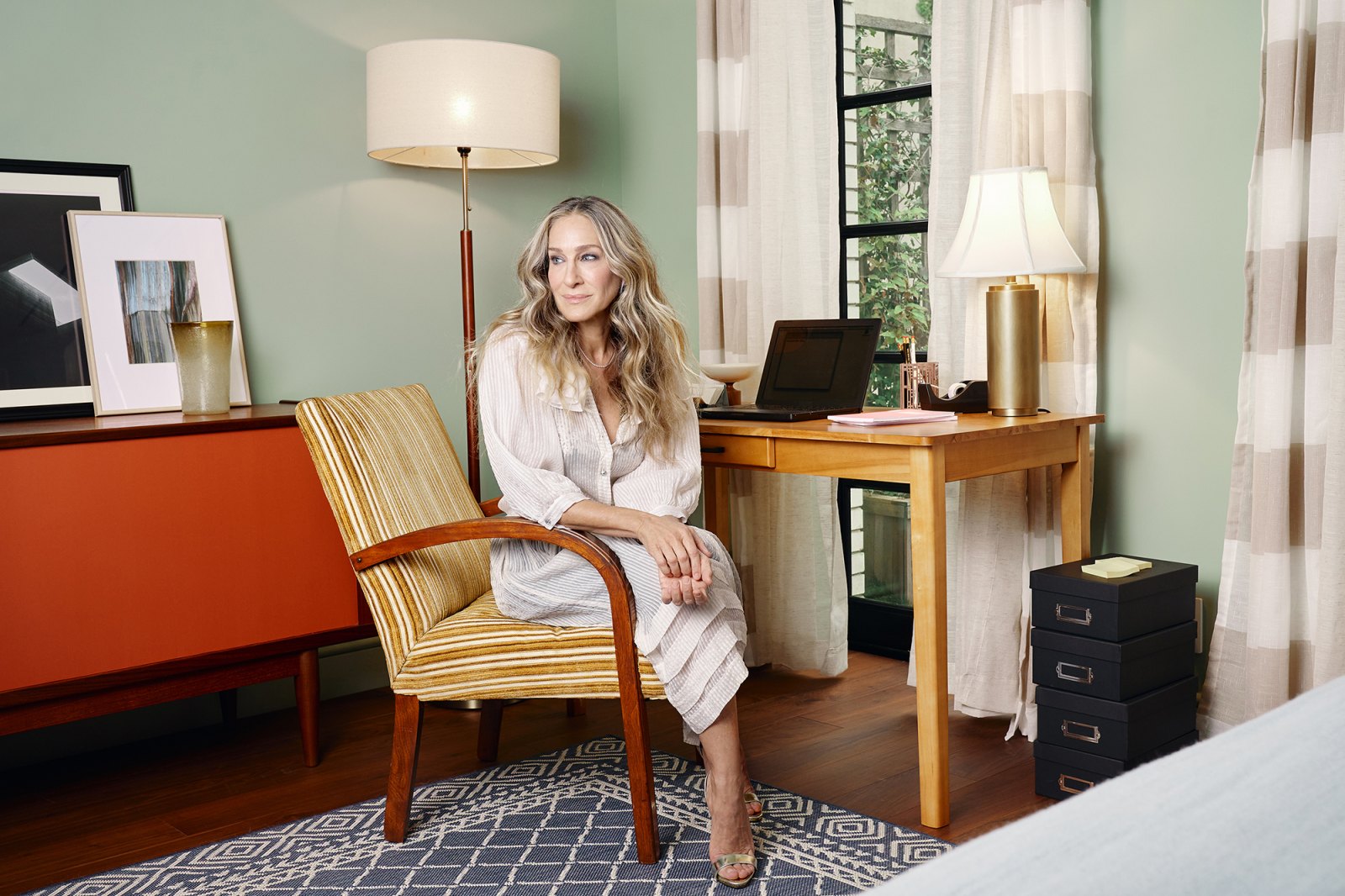 Sarah Jessica Parker and Airbnb Recreated Carrie Bradshaw’s ‘Sex and the City’ Apartment — and You Can Stay In It