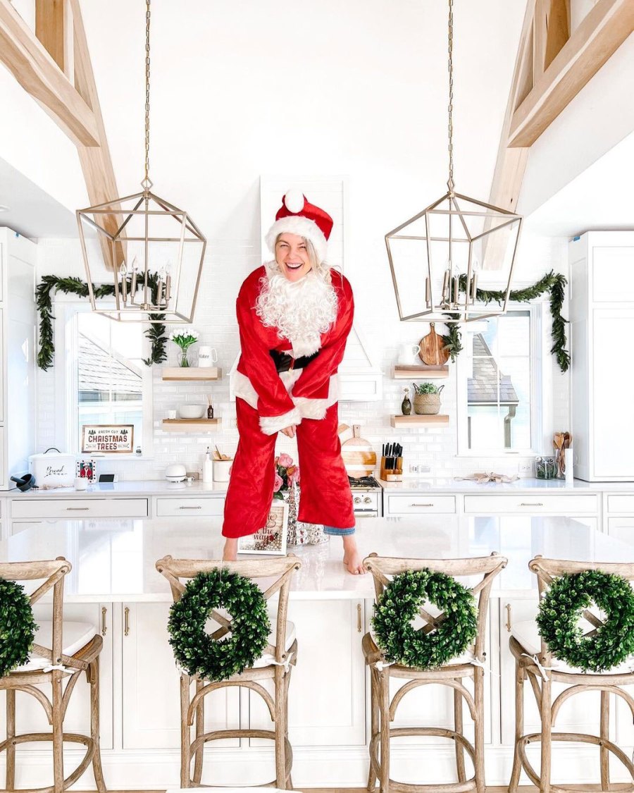 Stars Who’ve Already Decorated Their House for the Holidays 2021