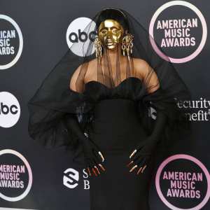 The Internet Is Absolutely Losing It Over Cardi B Full Face Gold Mask AMAs