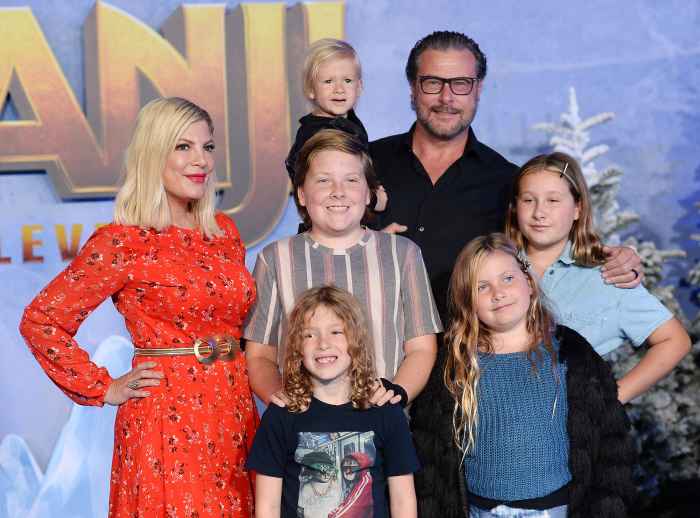 Tori Spelling Spends Thanksgiving With Daughters 4 Dean McDermott