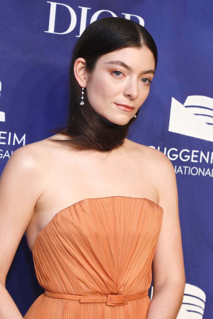 Um Lorde Just Wore Her Hair Scarf Red Carpet