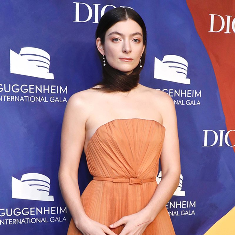 Um Lorde Just Wore Her Hair Scarf Red Carpet