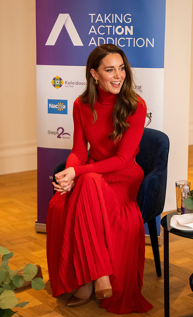 duchess-kate-middleton-red-turtleneck-outfit