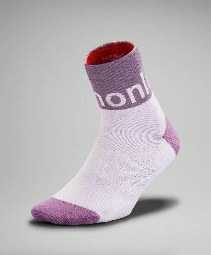 lululemon-holiday-gifts-socks