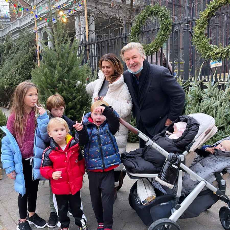 Alec and Hilaria Baldwin Get ‘NYC Christmas Tree’ With 6 Kids