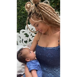 Alyssa Scott Mourns Her and Nick Cannon's Late Son Zen, Shares His 1st Christmas Onesie: 'I Don't Know Exactly What to Do'