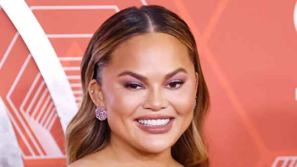 Chrissy Teigen Drops Daughter Luna 1st Lost Tooth Down Sink So Sad